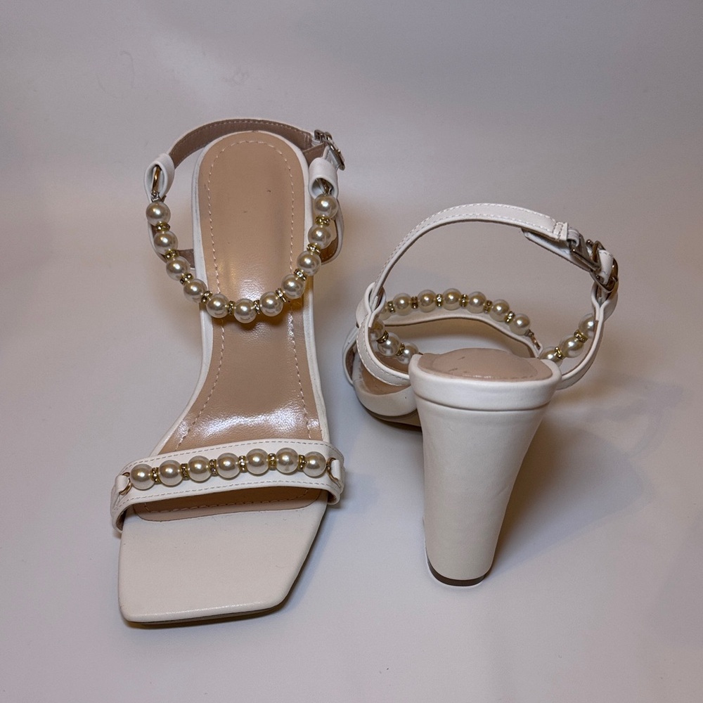Elegant Pearl-Trim White Women's Sandals - Picture 3 of 4